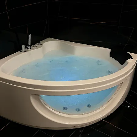 Nuit Dans Les Etoiles - Balneo & Sauna Prive Apartment *